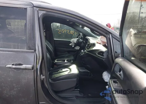 2020 Chrysler Pacifica Touring L z USA, uszkodzony, nr VIN 2C4RC1BG9LR217345